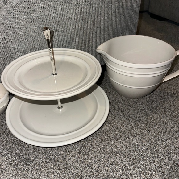 NEW Kate spade sculpted stripe cream set - Picture 3 of 5